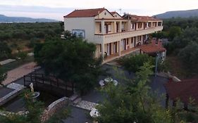 Hotel Takis